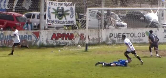 Iragüen festeja su gol para la gran victoria de Villa del Parque. Foto: Sporting Carina